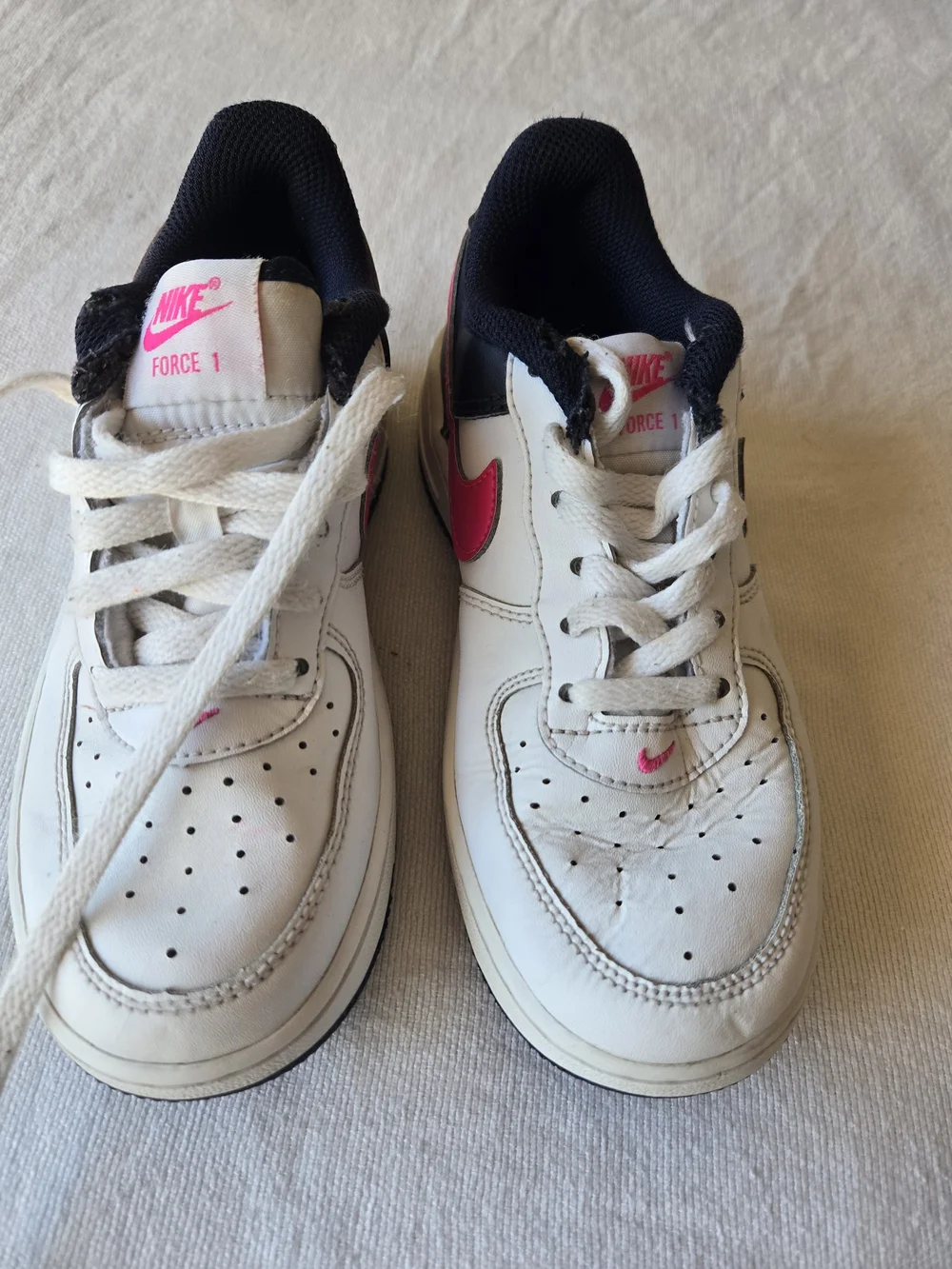 Nike Kids' Force 1 Low Top Sneakers in White/Pink